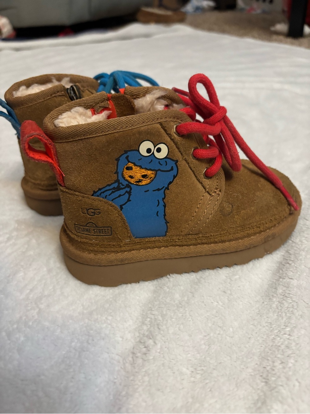 UGG Kids Brown Suede Boots with Red and Blue Laces - Picture 4 of 9